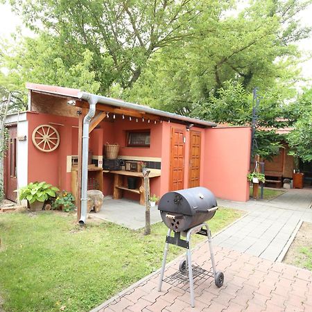 Karavan Sturovo Exterior foto
