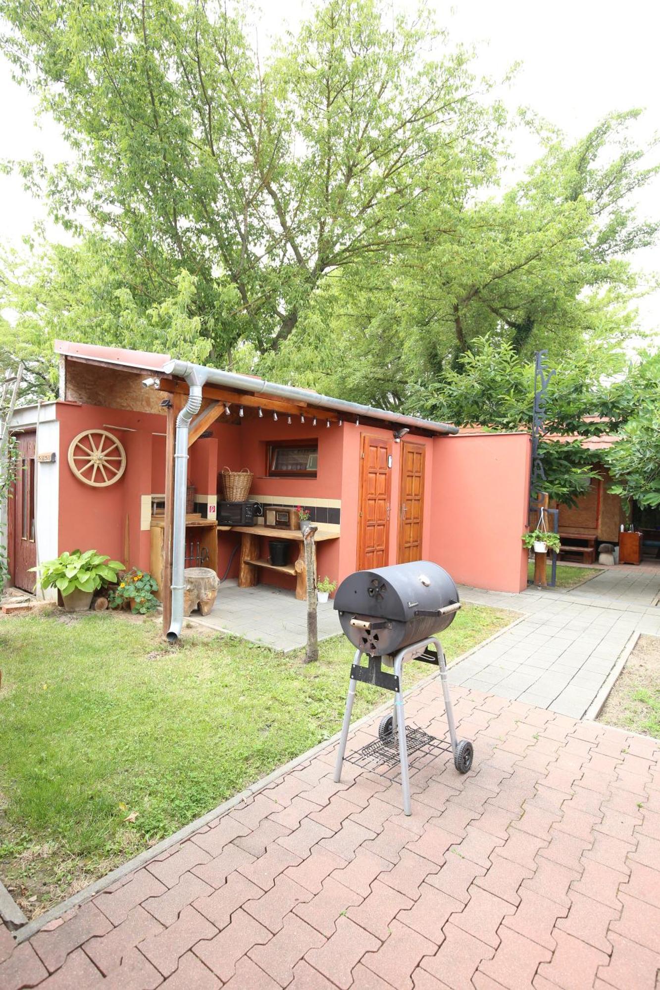 Karavan Sturovo Exterior foto
