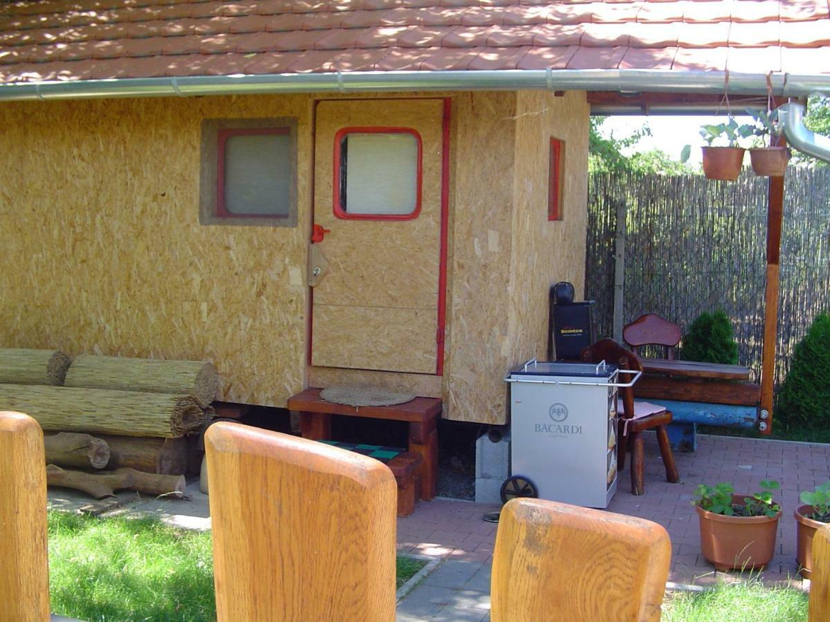 Karavan Sturovo Exterior foto