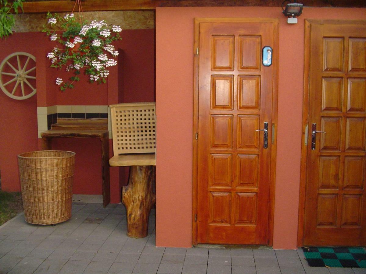 Karavan Sturovo Exterior foto