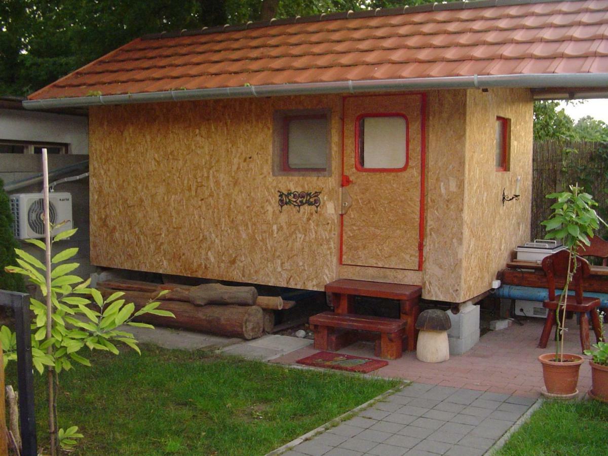 Karavan Sturovo Exterior foto
